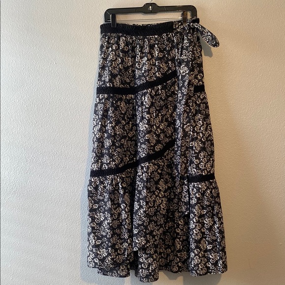 Merlette
Floral-Print Pleated-Trim A-Line Maxi Skirt - Picture 4 of 9